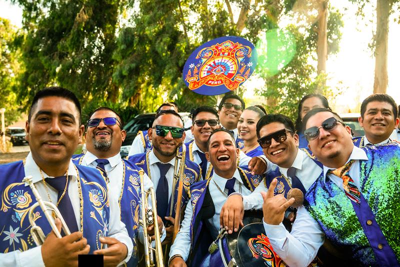 Invitados sorprendidos por el show